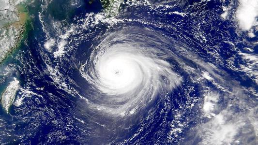 飓风常伴有暴风,暴雨和风暴潮