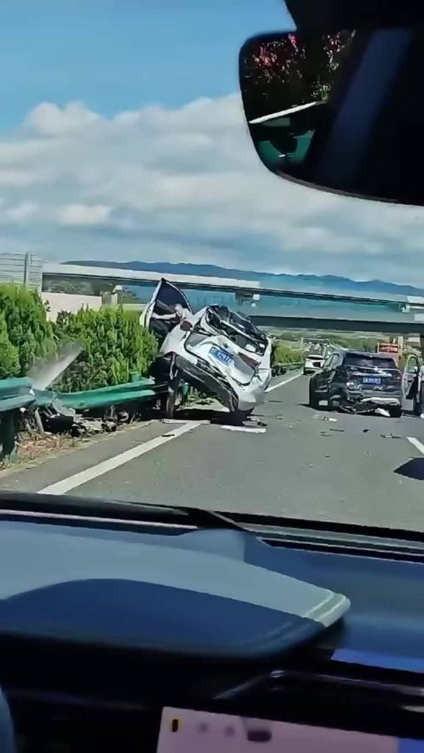 高速路出事故,把握关键步骤,守护生命安全