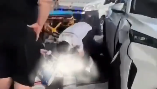 天津滨海机场司机开门被撞事件，这些行车安全知识需牢记
