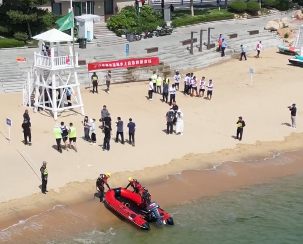 海滨度假旅游：水上应急演练筑安全防线，专业守护伴您畅享夏日