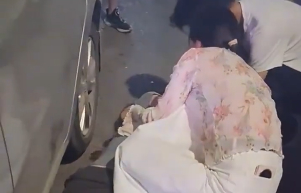 抱娃救人！河北护士的暖心瞬间